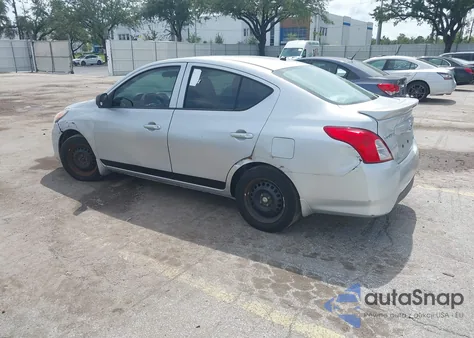 2015 Nissan Versa 1.6 S+ z USA, uszkodzony, nr VIN 3N1CN7AP7FL916823